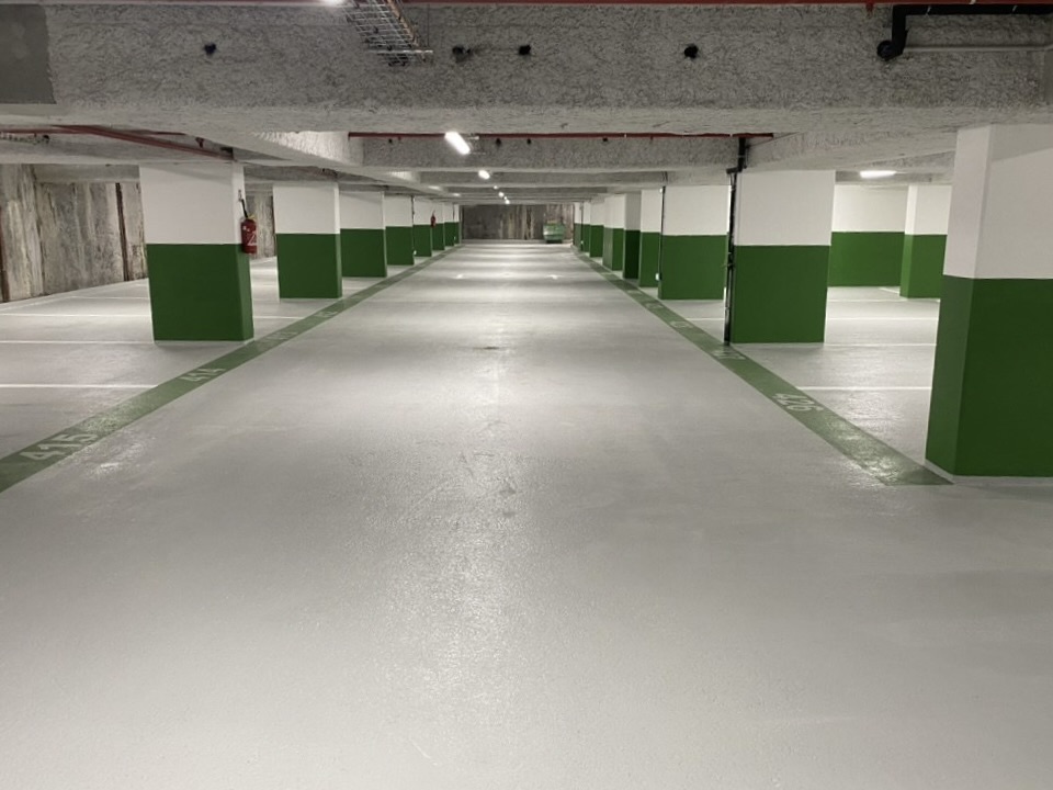 Parking souterrain — sol époxy